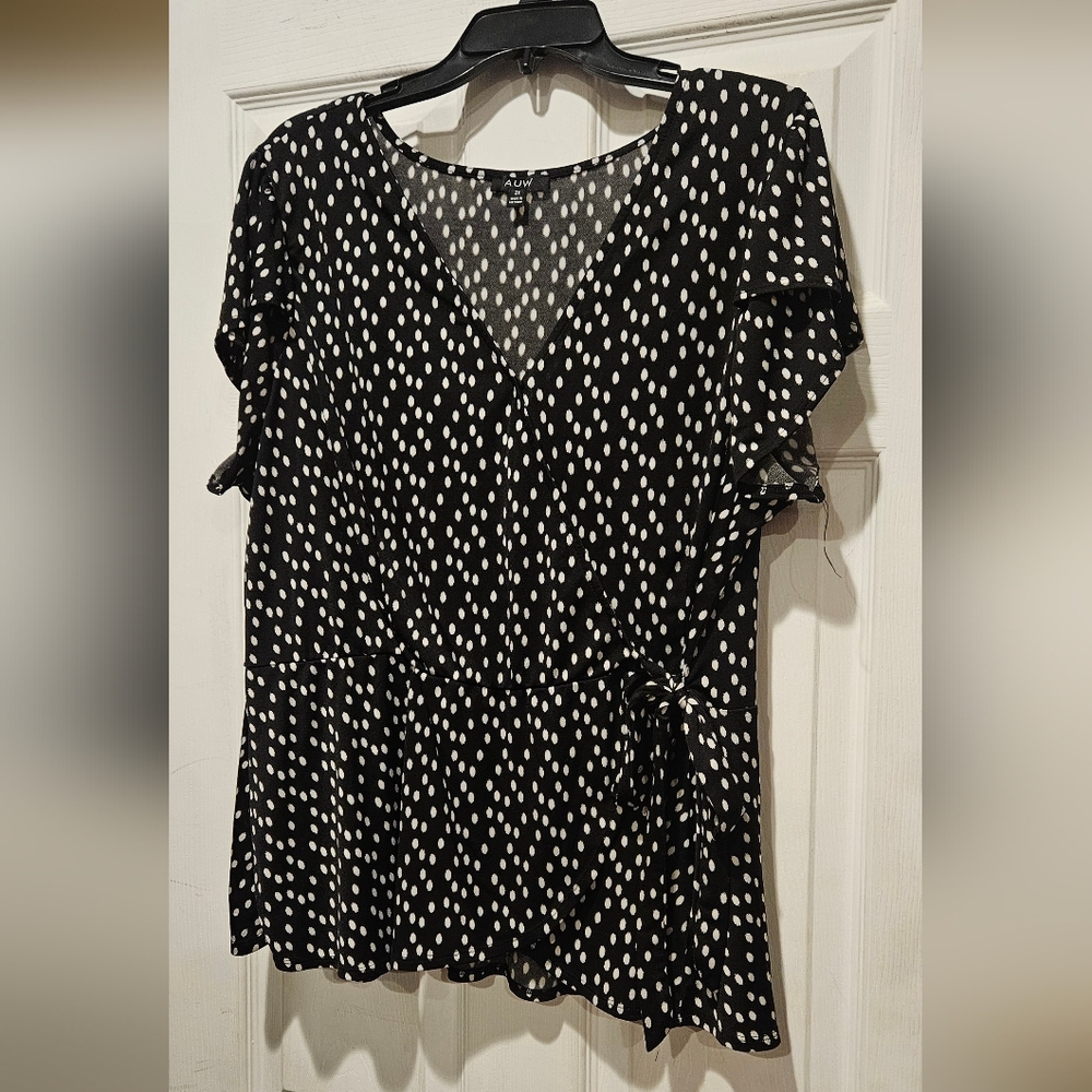 AUW FAUX WRAP TOP